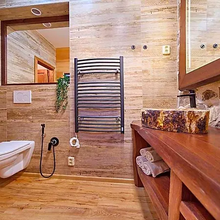 Happy House & Sauna فندق