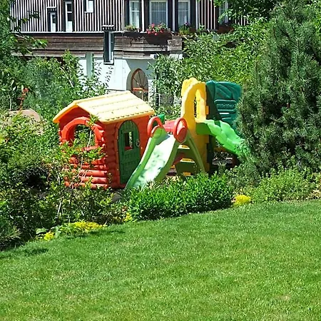 Happy House & Sauna فندق