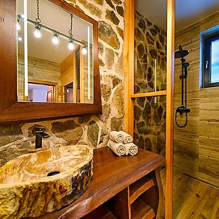 Hotel Happy House & Sauna 4*