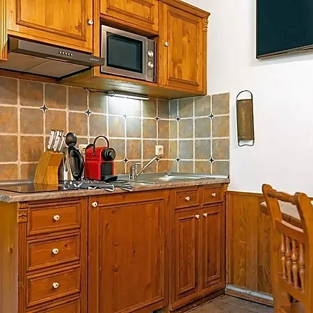 Happy House & Sauna فندق
