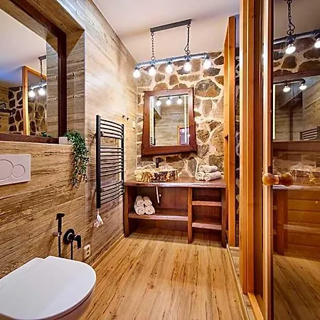 Happy House & Sauna فندق 4*